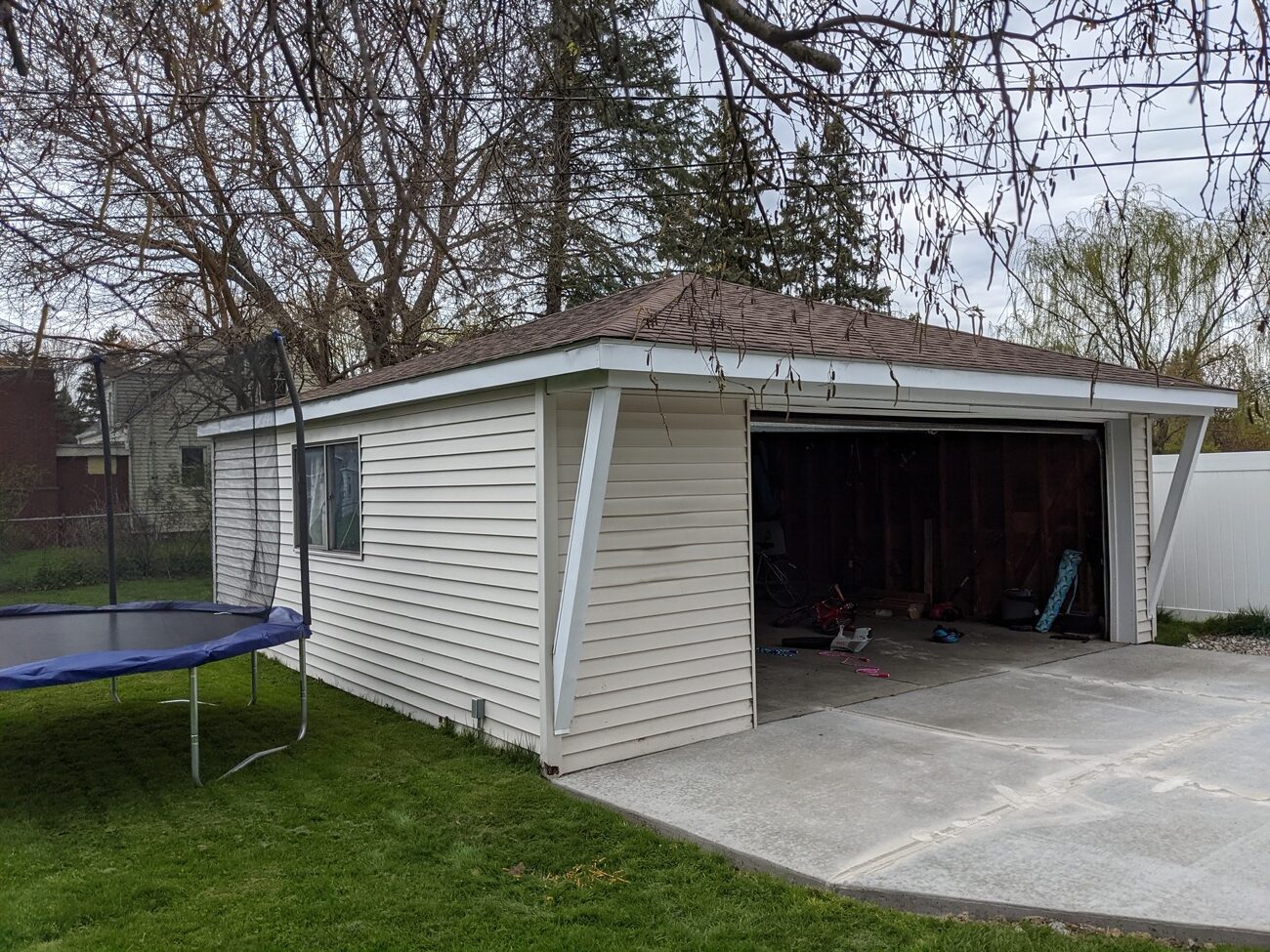 Livonia Garage Chooses Heather Blend Roof Installation